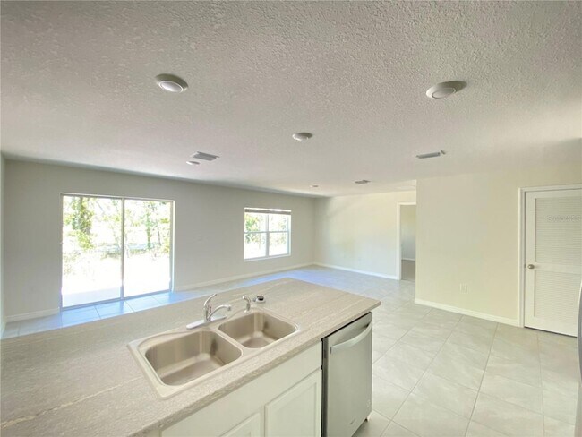 Building Photo - 492 Hickory Course Loop