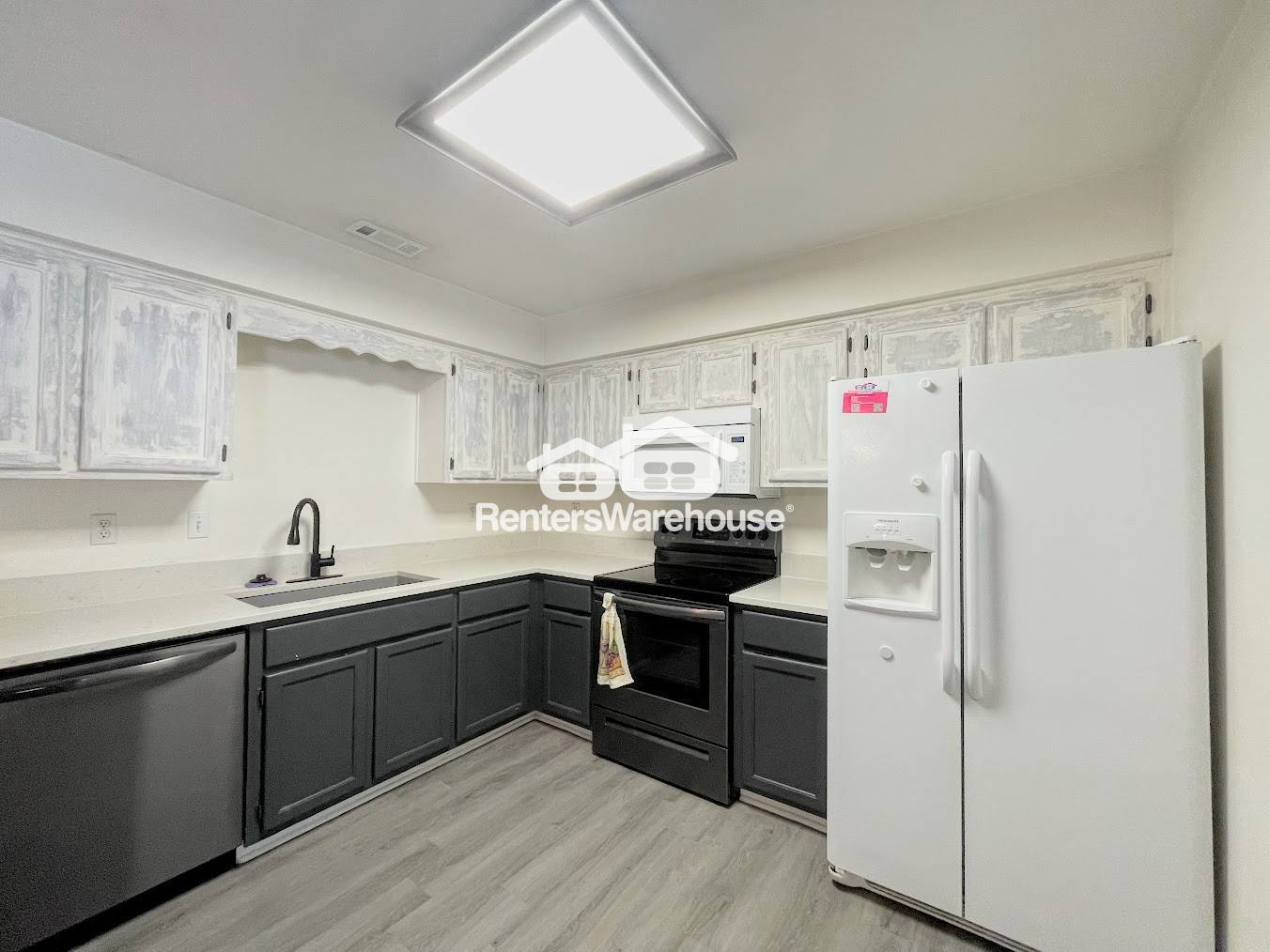 Building Photo - 2801 Leeds Ct