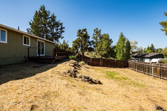 Building Photo - Updated 3-Bed Home on Spacious Lot – 10 Mi...