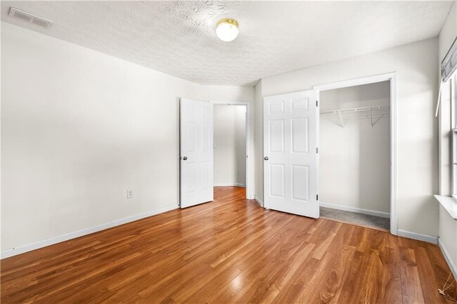 Building Photo - 3740 Crescent Walk Ln NE