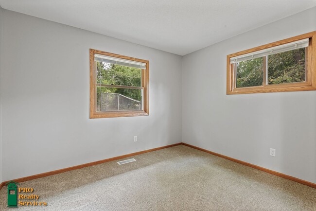 Building Photo - 4 Bedroom Home in Plymouth
