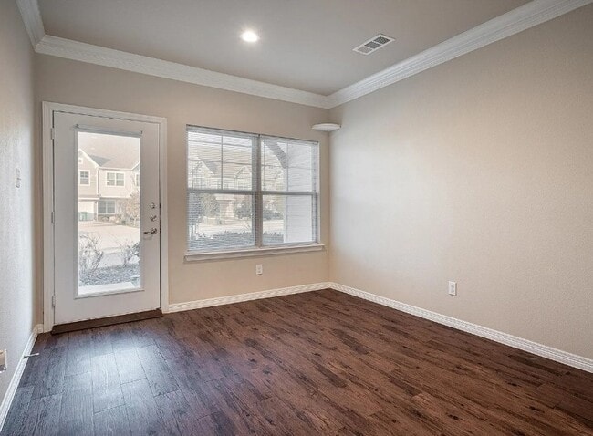 Building Photo - 2705 Vine Ct