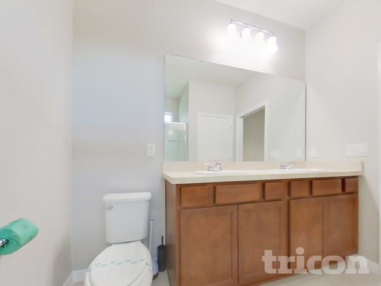 Building Photo - 2837 E Lake Pointe Dr