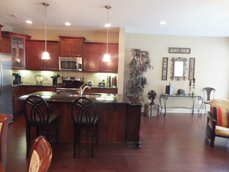 Building Photo - 419 Waterbrook Dr