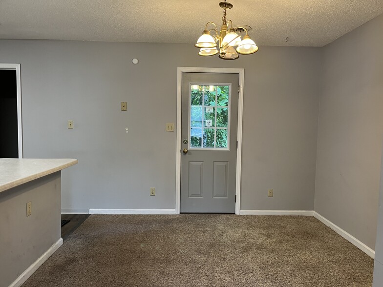 Building Photo - 2259 Forest Acres Dr