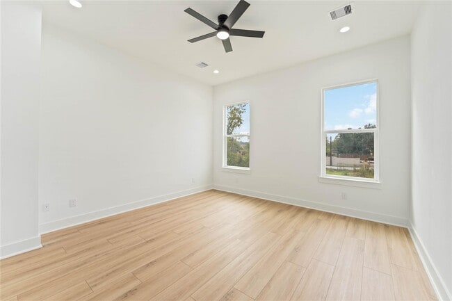 Building Photo - 8048 Sunbury St