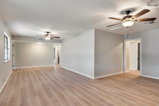 Building Photo - 1113 Lincoln Dr