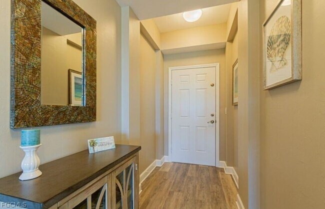 Building Photo - 10700 Ravenna Way