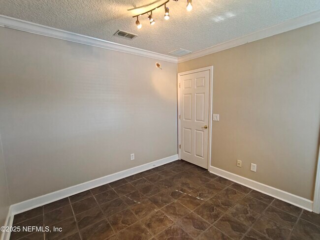 Building Photo - 1505 Majestic View Ln