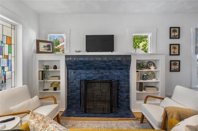 Building Photo - 918 16th St W