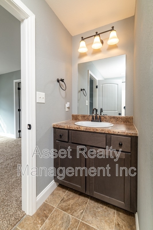 Building Photo - 924 Warrior Hill Dr