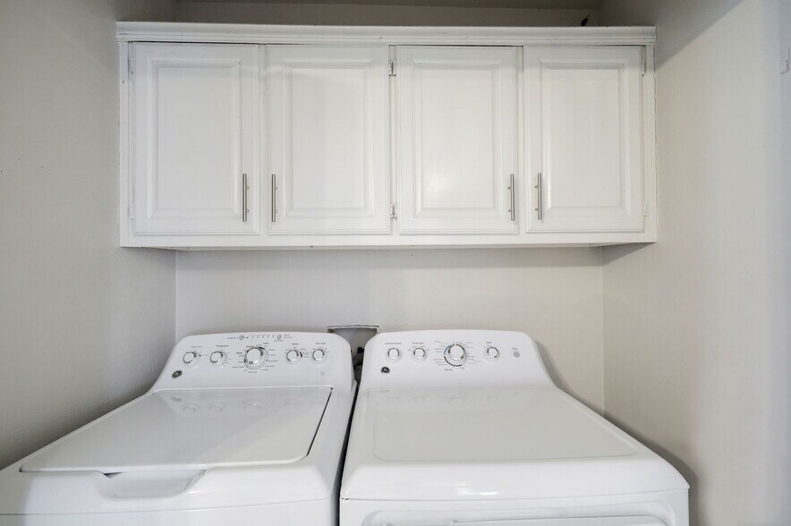 Building Photo - 608 Uland St