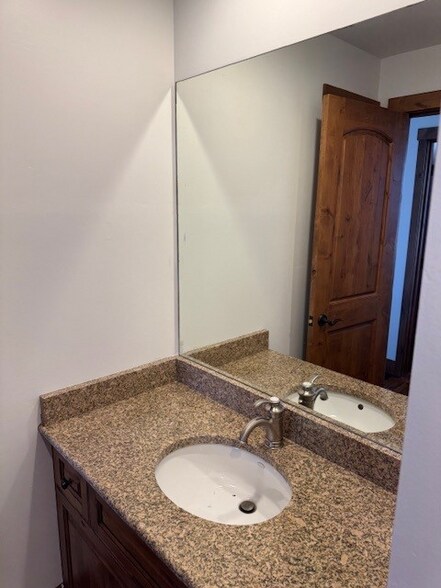 Building Photo - 6007 St Moritz Dr