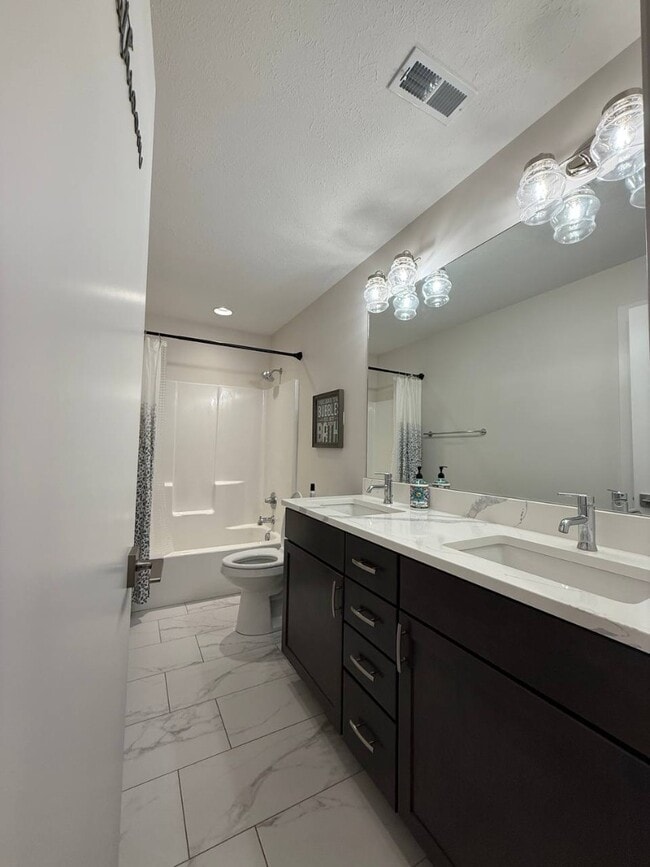 Building Photo - Beautiful 4BR/3.5BA Home in Granger – Spacious & Updated!