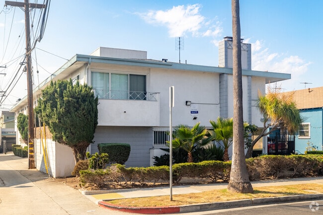 Building Photo - 912 E. La Palma Dr.