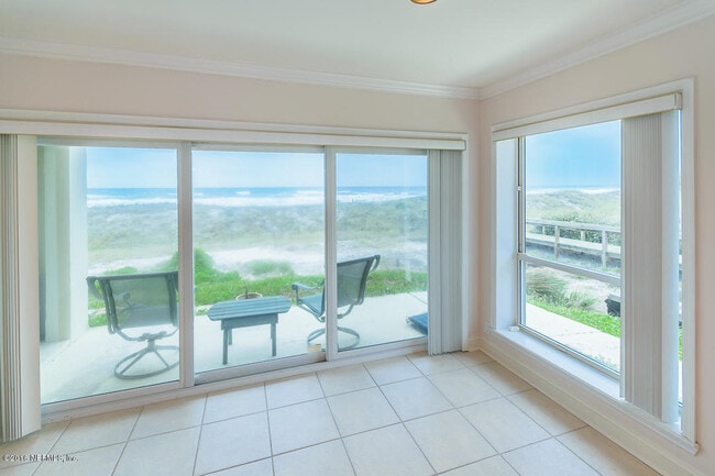 Building Photo - 1626 Strand St