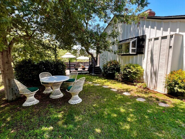 Building Photo - 2828 Laurel Canyon Pl