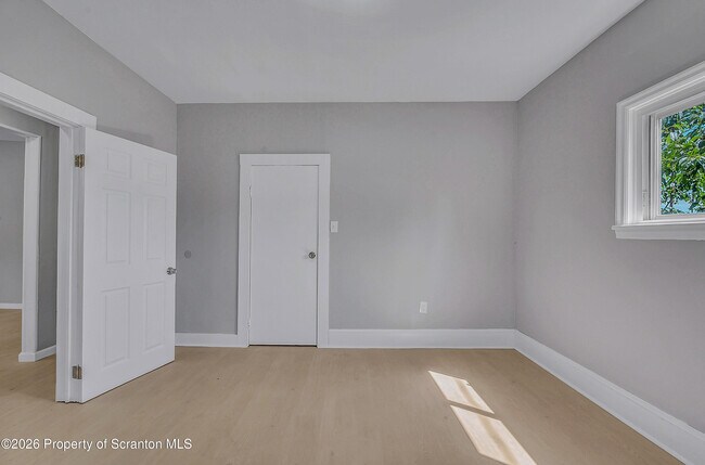 Building Photo - 958 Ridge Ave