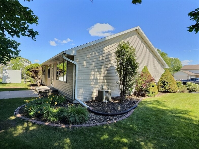 Building Photo - W3181 Westowne Ct