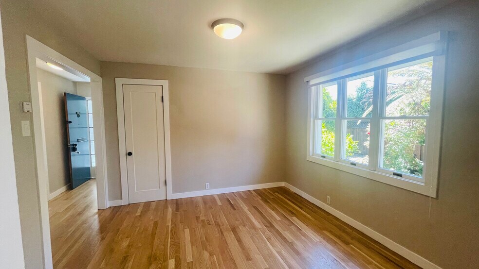 Building Photo - 713 Lighthouse Ave