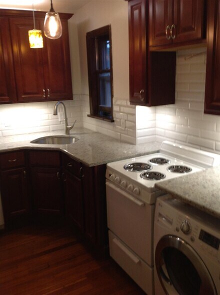 Building Photo - 26 Dover St