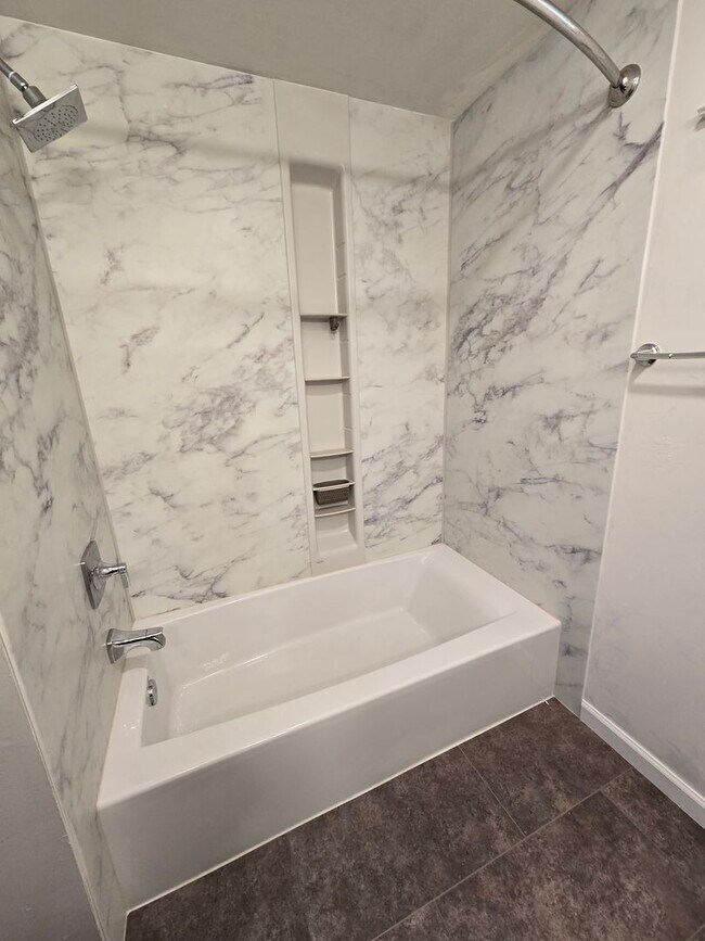 Building Photo - Spacious 4-Bedroom Home on Desirable Hillcrest Blvd in Colfax