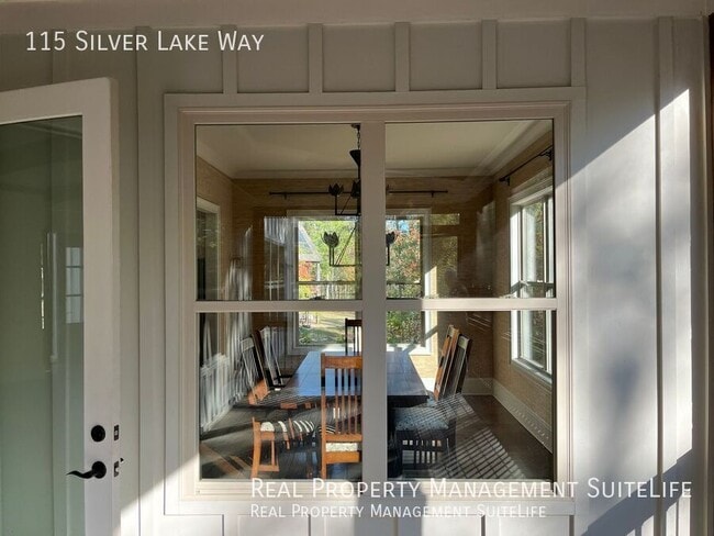 Building Photo - 115 Silver Lake Way