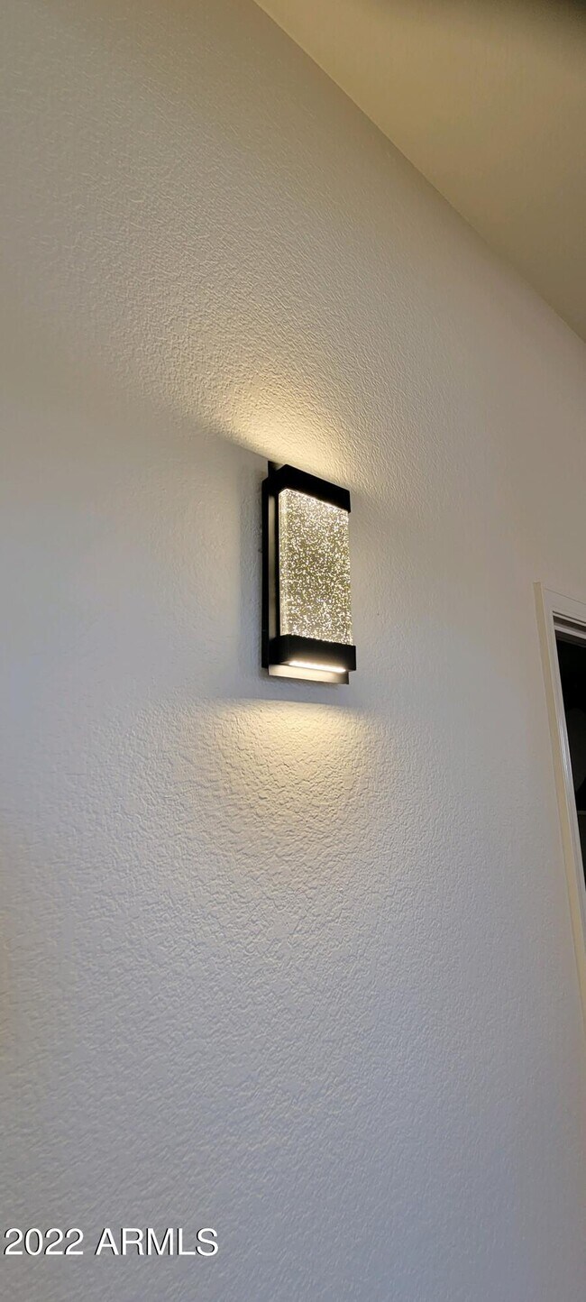 Building Photo - 7323 E Overlook Dr