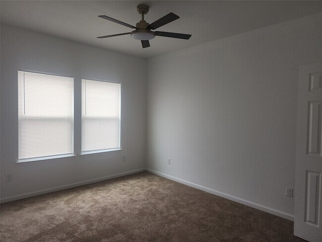 Building Photo - 6719 Roanoke St