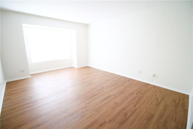 Building Photo - 34 Little Silver Ct