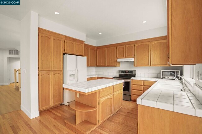 Building Photo - 903 Arrowhead Terrace