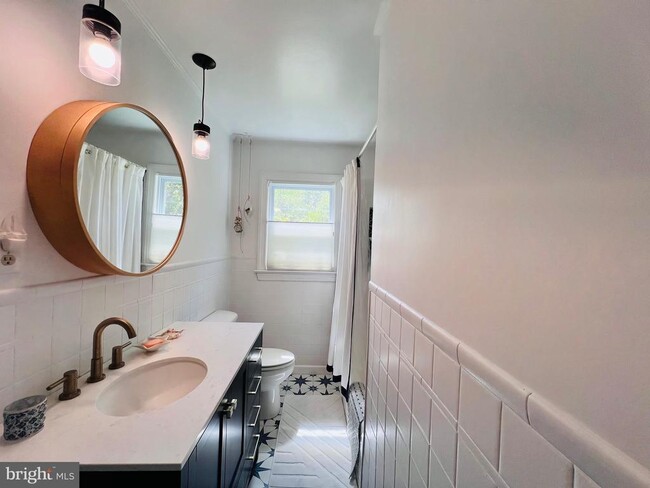 Building Photo - 3214 Riverview Dr