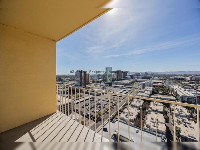 Building Photo - 207 W Clarendon Ave