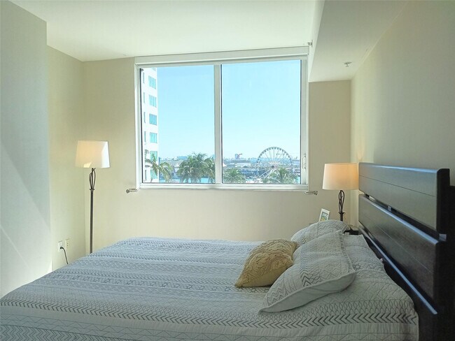 Building Photo - 253 NE 2nd St