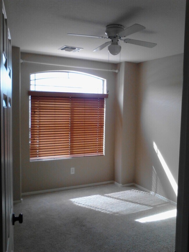 Building Photo - AVAILABLE NOW!!!