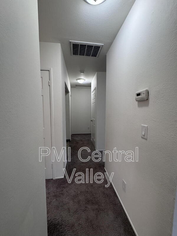 Building Photo - 136 E Stadium Dr