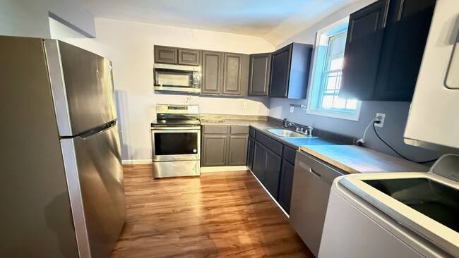 Primary Photo - 6 -12 Harrison Ave