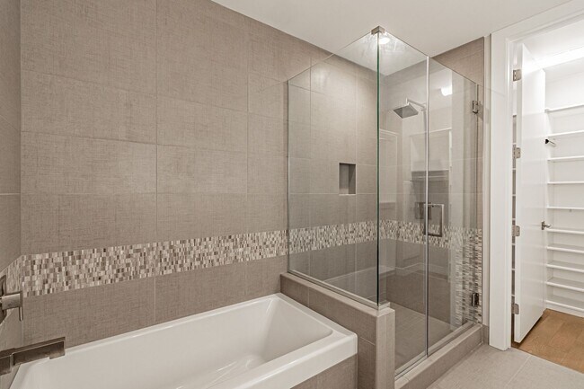 Building Photo - LUX 1BD, 1.5BA Lakehouse Condo with Balcony