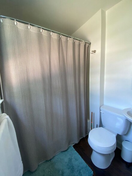 Building Photo - 1900 Gaston St