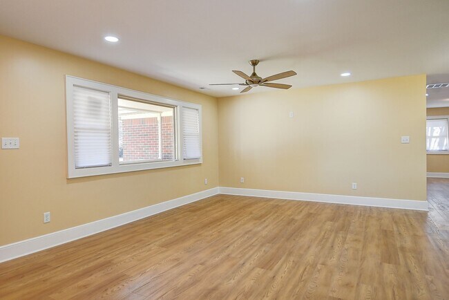 Building Photo - FOR RENT VIRGINIA BEACH