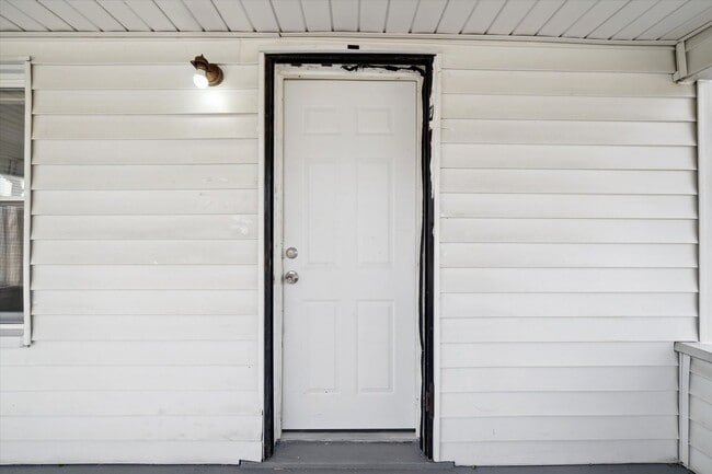 Building Photo - Cute 2 Bed 1 Bath Remodeled Home W/basemen...