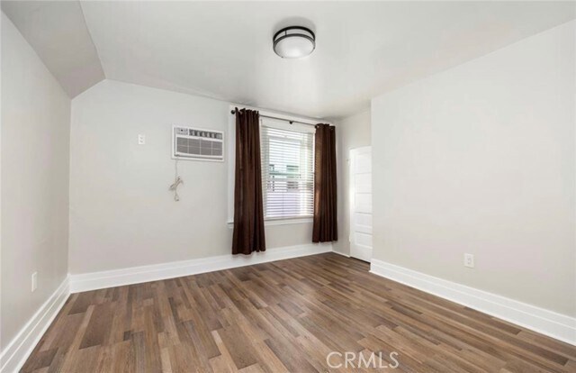 Building Photo - 456 Linden Ave