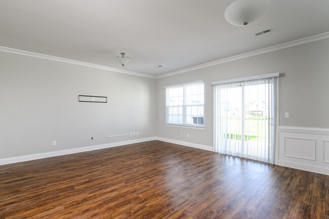 Den - 321 Halton Crossing Dr SW