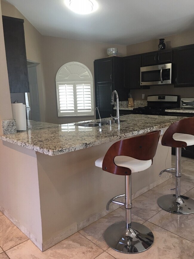 Building Photo - 137 Weatherstone Dr