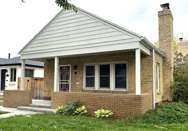 Building Photo - 700 Dexter St
