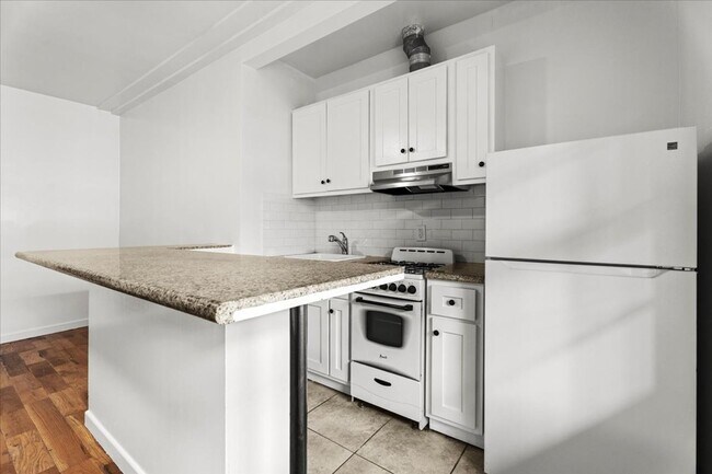 Building Photo - One Bedroom Unit In The Heart Of Koreatown!