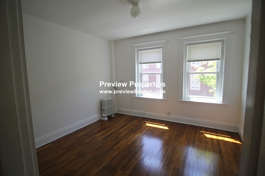 Building Photo - 199 Strathmore Rd