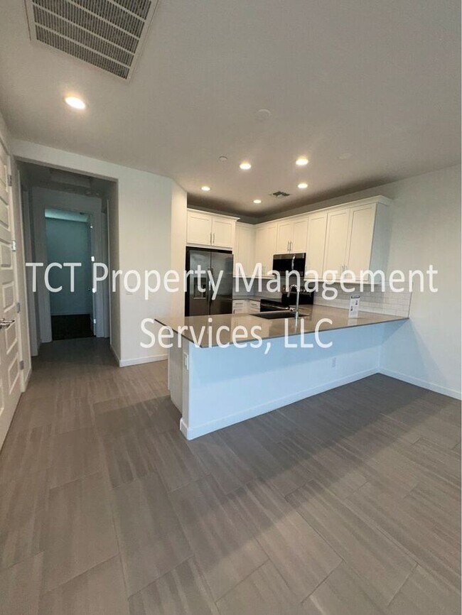 Building Photo - Beautiful 3 Bedroom Townhome in Eastmark Community!