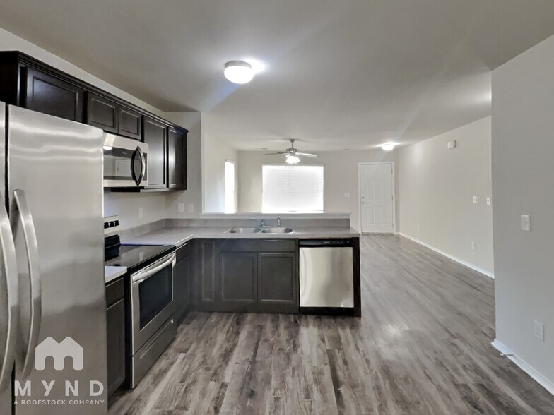 Building Photo - 141 Patriot Point Dr