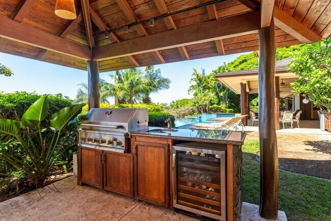 Building Photo - Luxury furnished 4 bedroom 3 bathroom with pool, spa, and outdoor showers